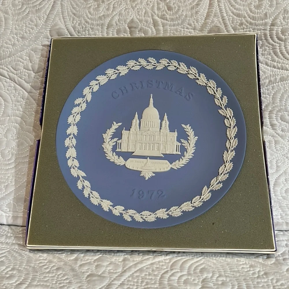 Wedgwood 1972 Christmas plate